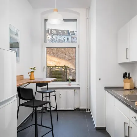 Sonnig & Helle Wohnung Alexanderplatz In 15Min Zu Erreichen, Herthastrasse Sehr Schoen Und Gross Fuer Gruppen Geeignet Berlin Exterior foto
