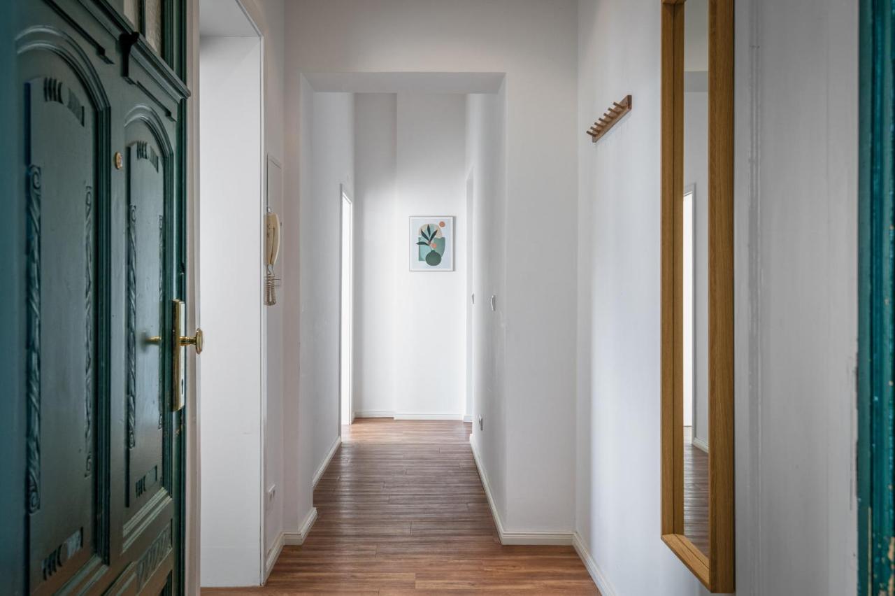 Apartment Sonnig & Helle Alexanderplatz In 15min Zu Erreichen, Herthastrasse Sehr Schoen Und Gross Fuer Gruppen Geeignet