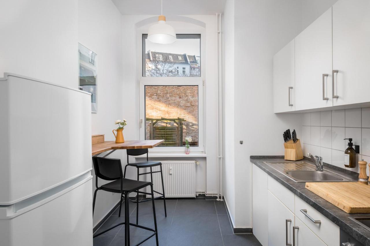 Sonnig & Helle Alexanderplatz In 15min Zu Erreichen, Herthastrasse Sehr Schoen Und Gross Fuer Gruppen Geeignet Apartment *